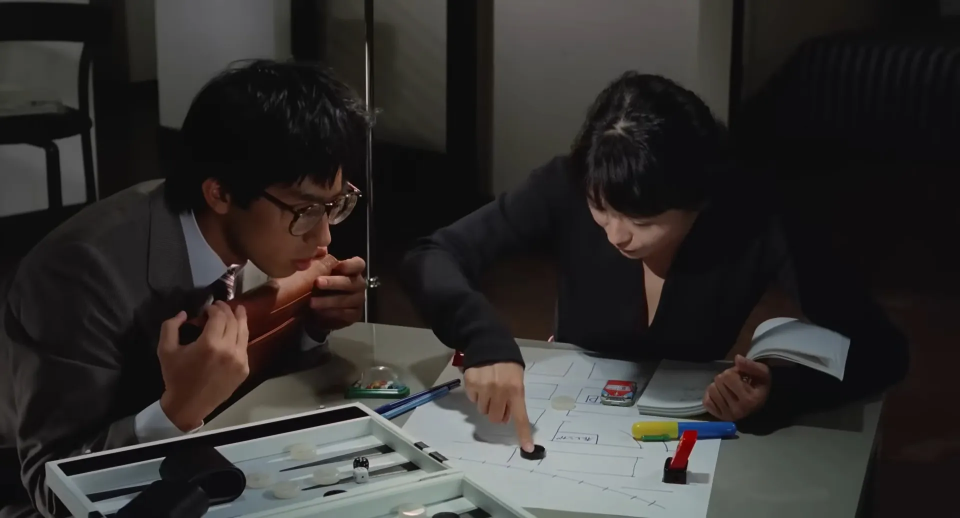mpv-shot0012.jpg|Plotting the first crime